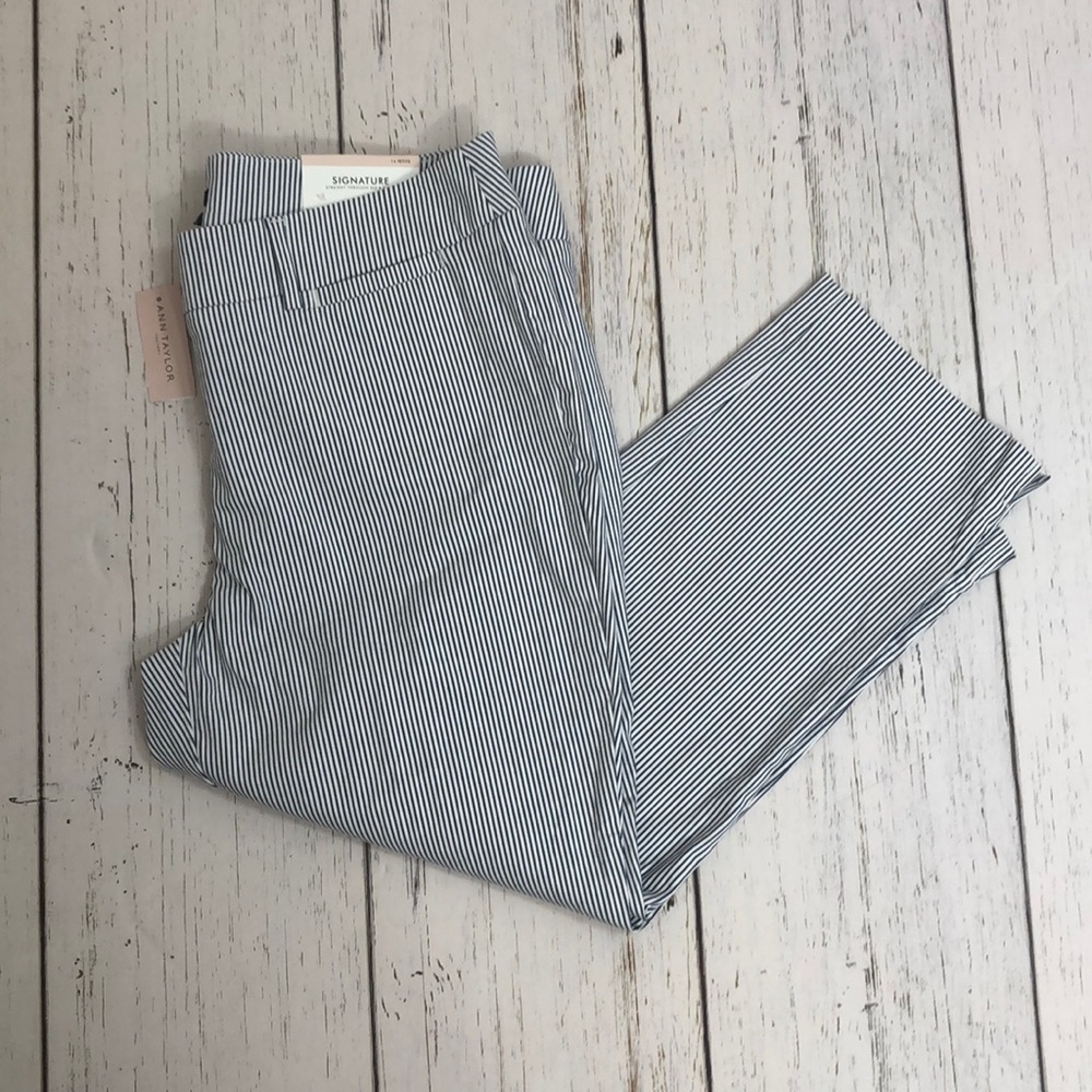 🆕 Ann Taylor Signature Crop Length Striped Pants - Picture 9 of 15